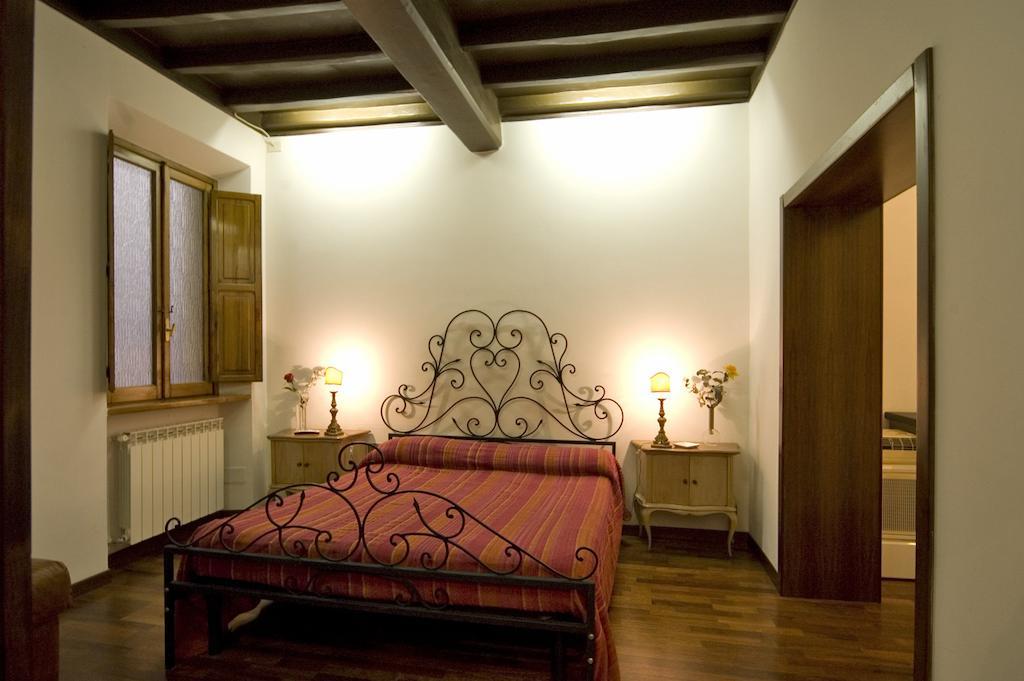 Spanish Diamond Luxury Suites & Jacuzzi Rome Room photo