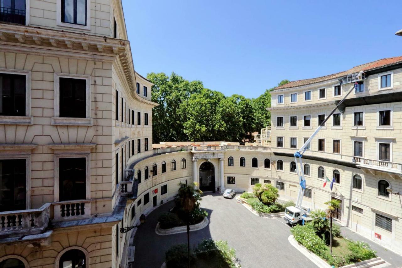 Spanish Diamond Luxury Suites & Jacuzzi Rome Exterior photo